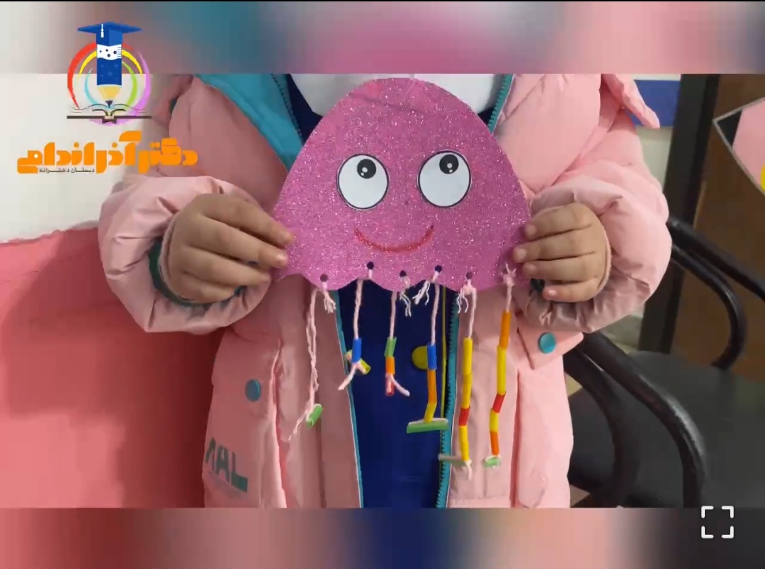 تلفیق مهارت زندگی(نخ کردن و گره زدن) و ریاضی(مفهوم اعداد) دست ورزی( کار با قیچی)